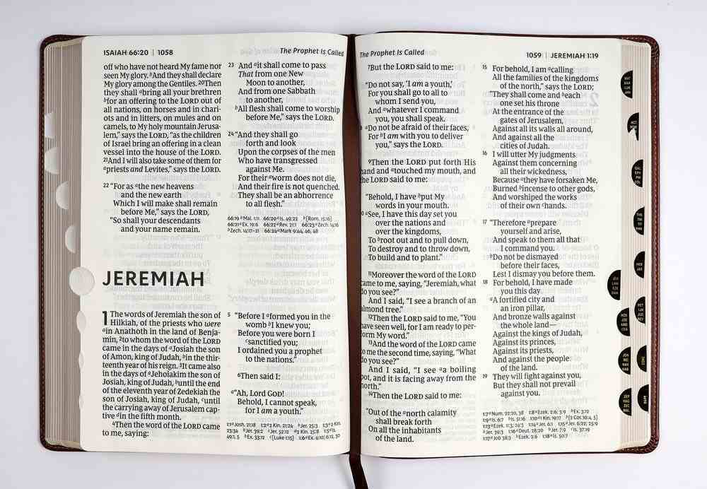 NKJV Reference Bible Super Giant Print Brown Thumb Index (Red Letter